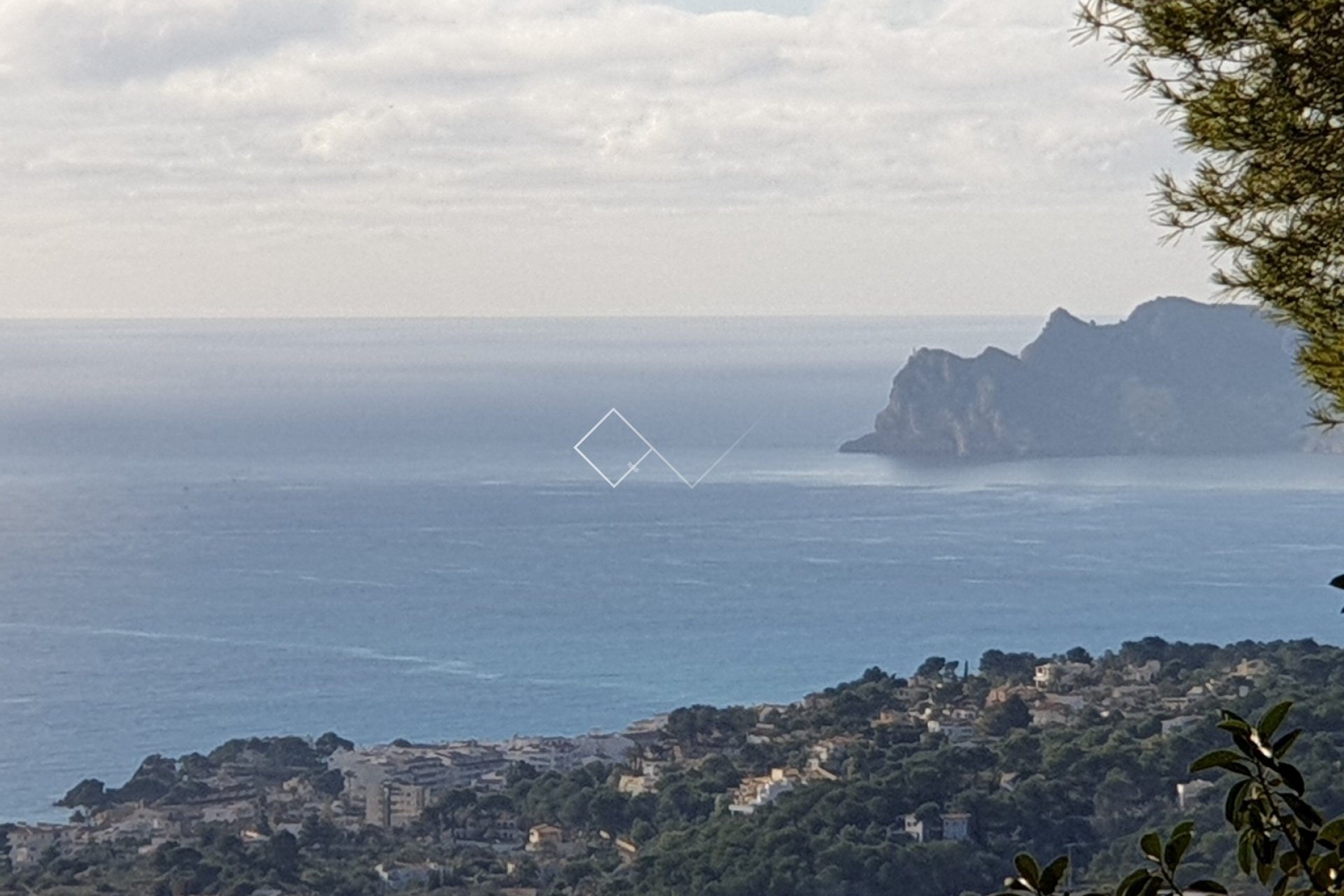 Plot with sea views for sale in Altea