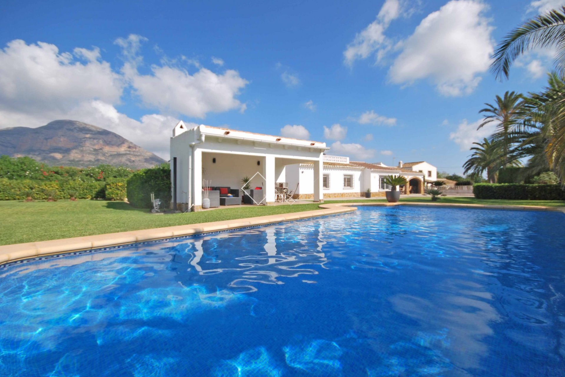 pool - Excellent one level villa for sale in Javea