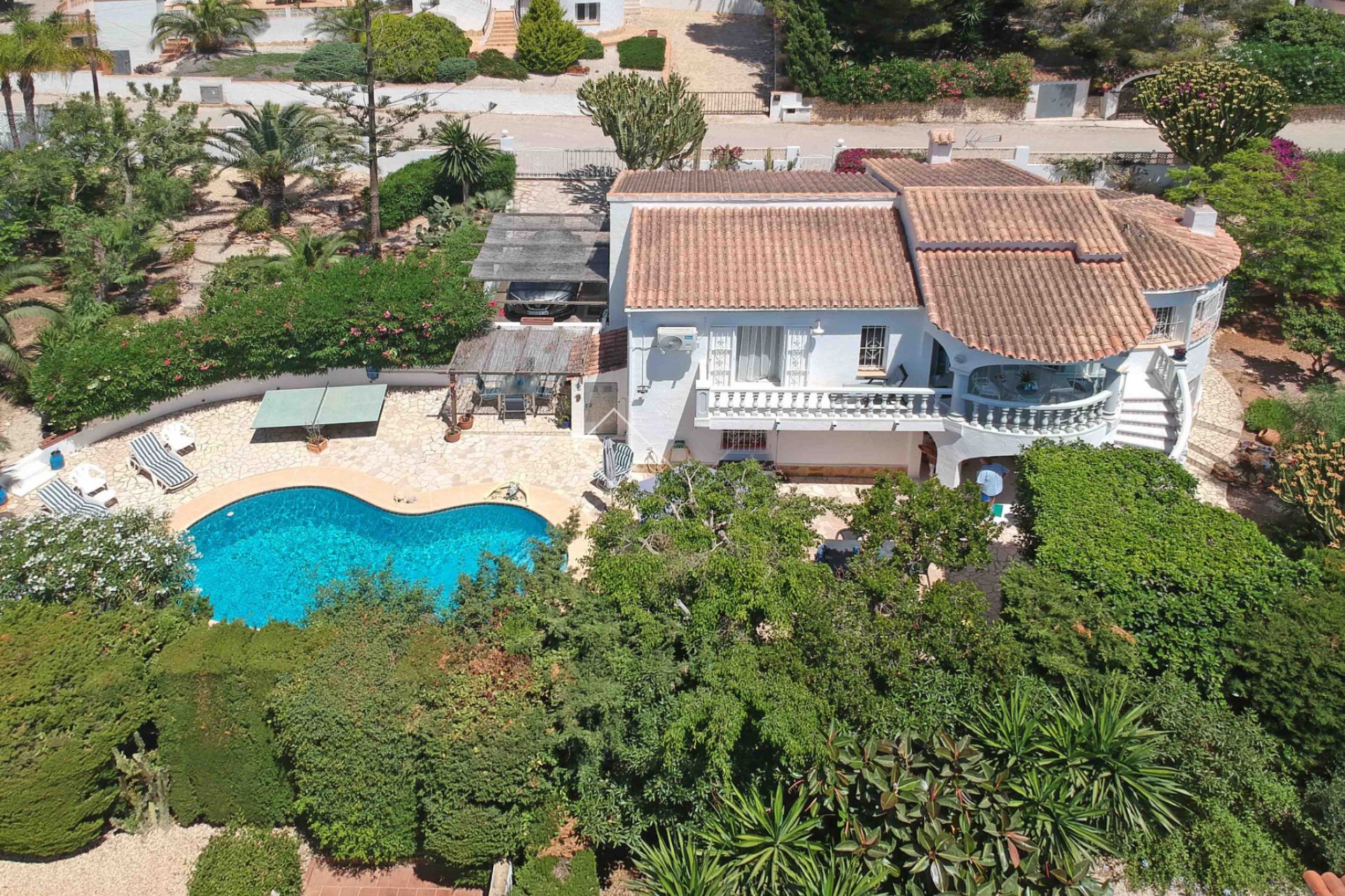 pool & villa - Excellent villa for sale in Moravit, Moraira