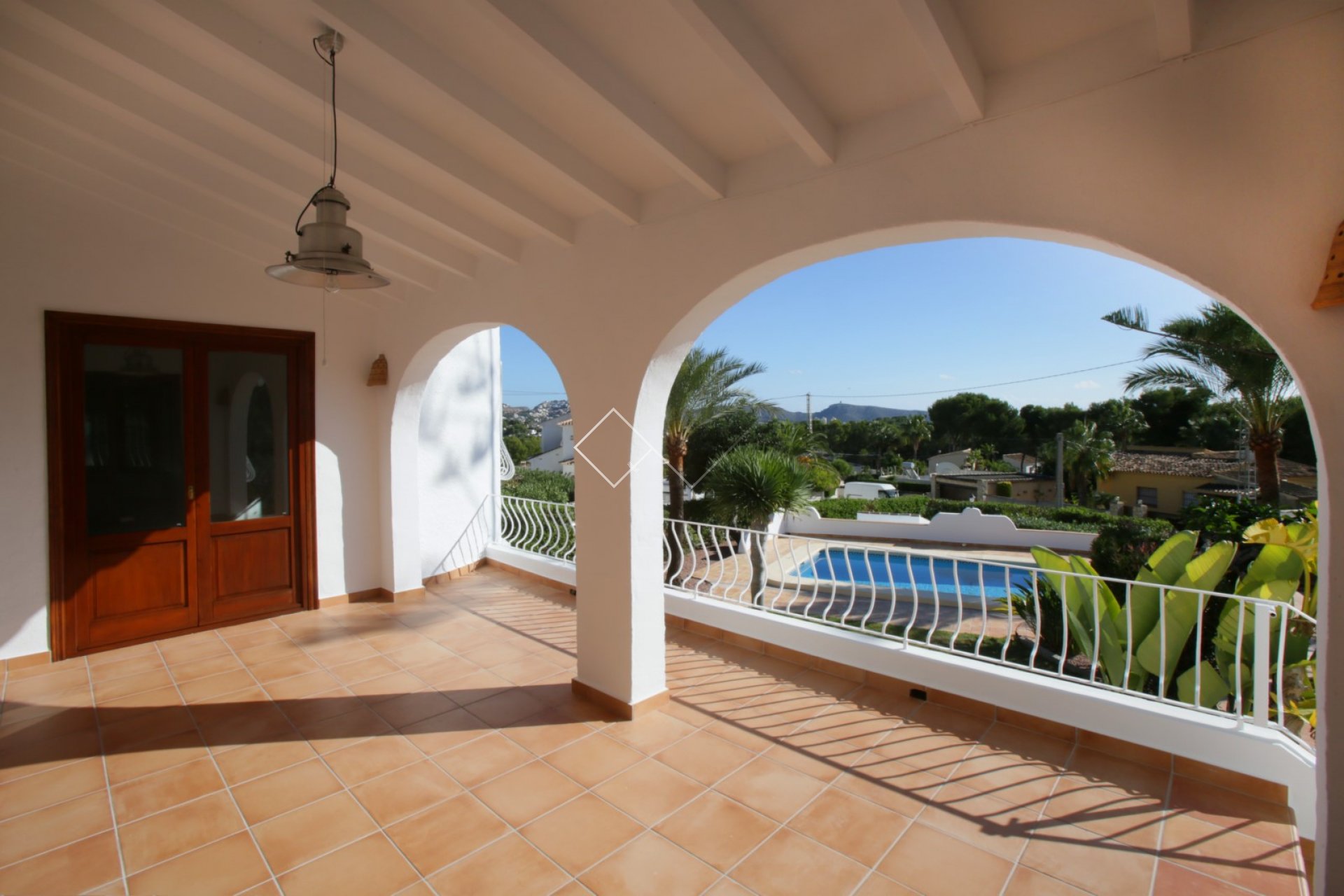 porche con vistas abiertas - Atractiva villa en venta en Benimeit, Moraira