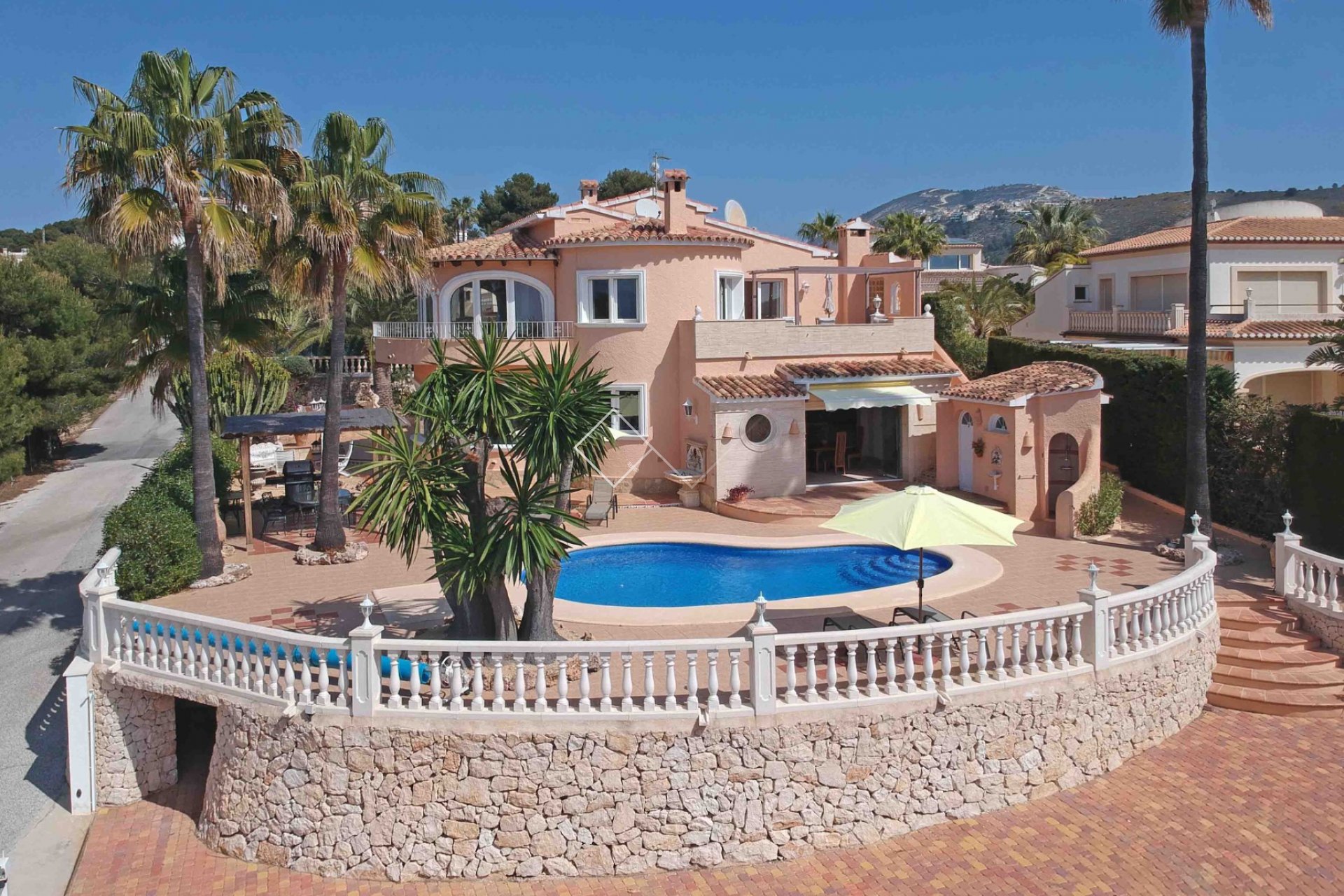Renovado - Preciosa villa con espectaculares vistas al mar en Arnella, Moraira