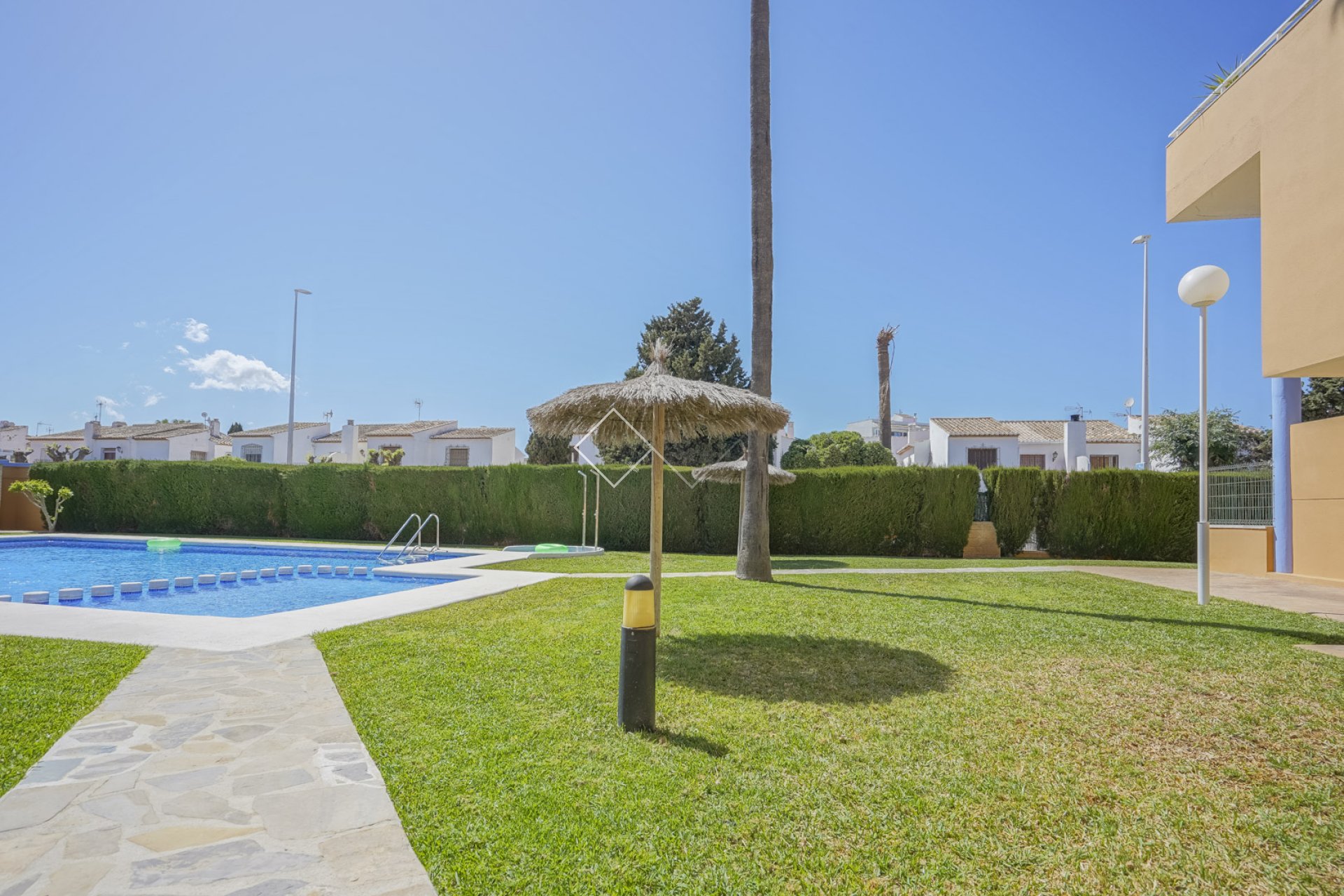 Resale - Apartment / Flat - Javea - Cala Blanca