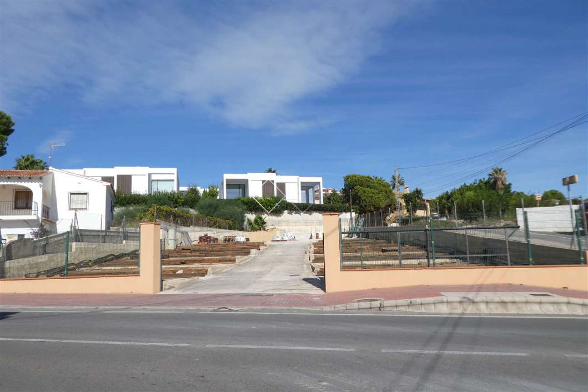 road view - Nearly flat plot for sale in Moraira