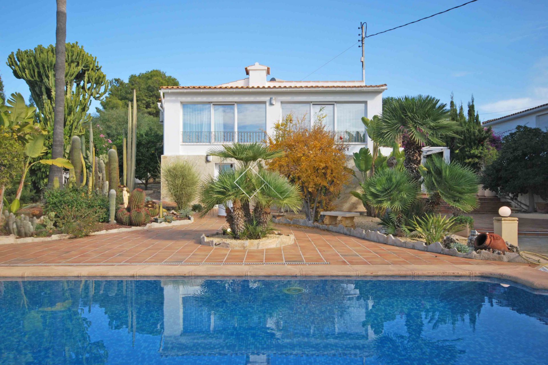 se vende - Villa renovada con bonitas vistas (al mar) en Benissa