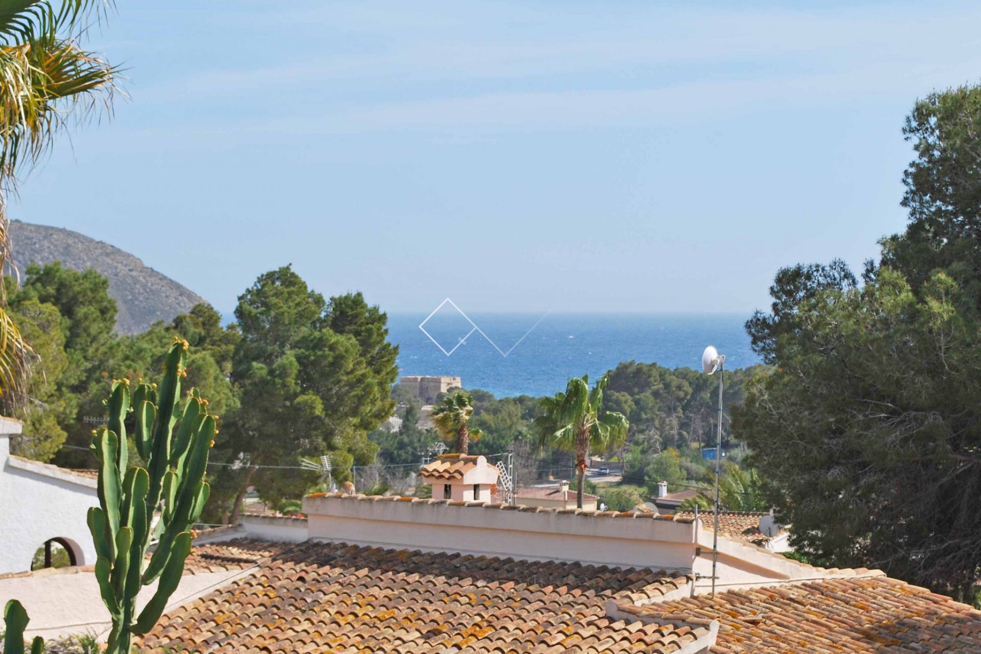 sea view - Attractive villa for sale; short walk to Moraira