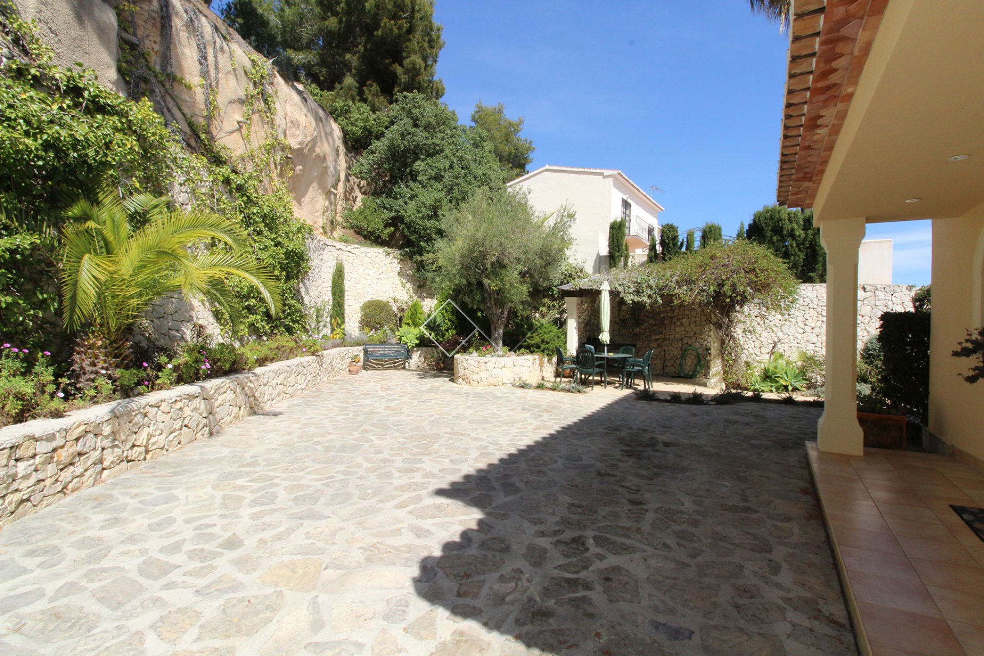 ​Spacious villa with panoramic views over the sea in moraira