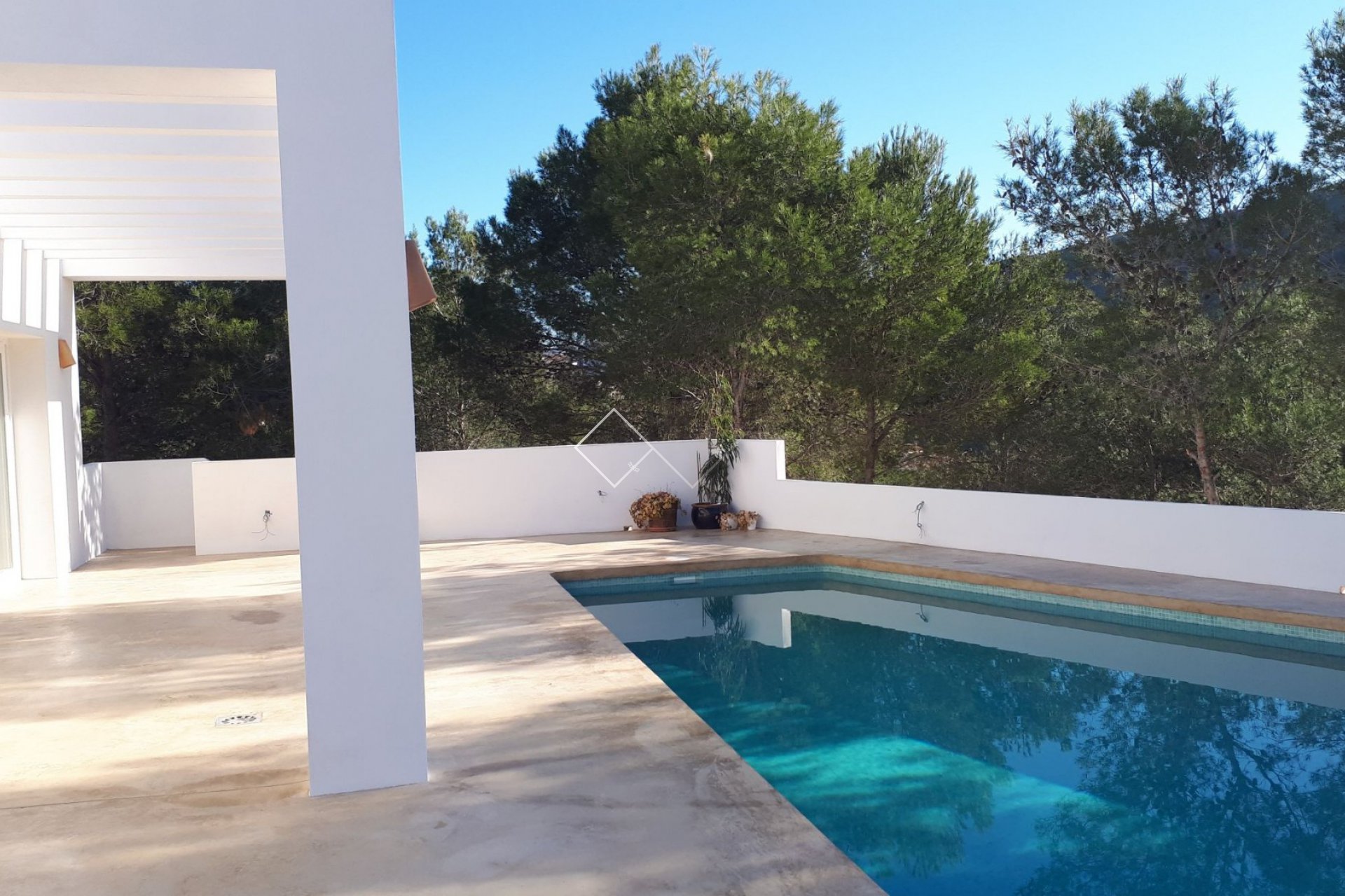 terraza piscina - Nueva villa moderna con piscina propia en Pedreguer