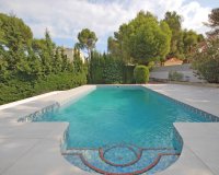 türkisfarbener Pool - ​Sehr schöne Villa zu verkaufen in San Jaime, Benissa