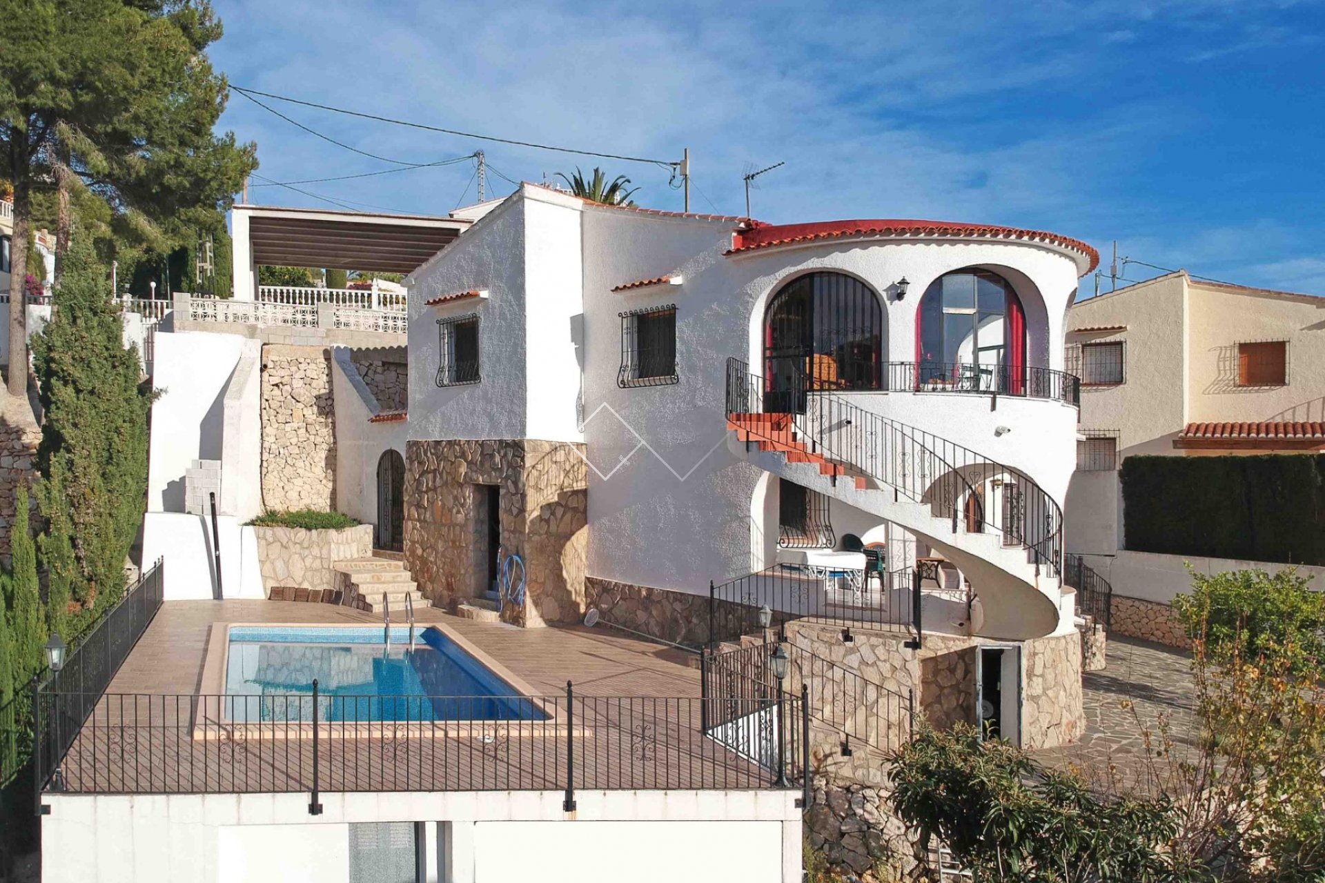 villa and pool - Traditional sea view villa for sale in Montemar, Benissa