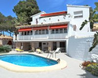 Villa en venta Moraira, a sólo 300 m de la playa Pla del Mar