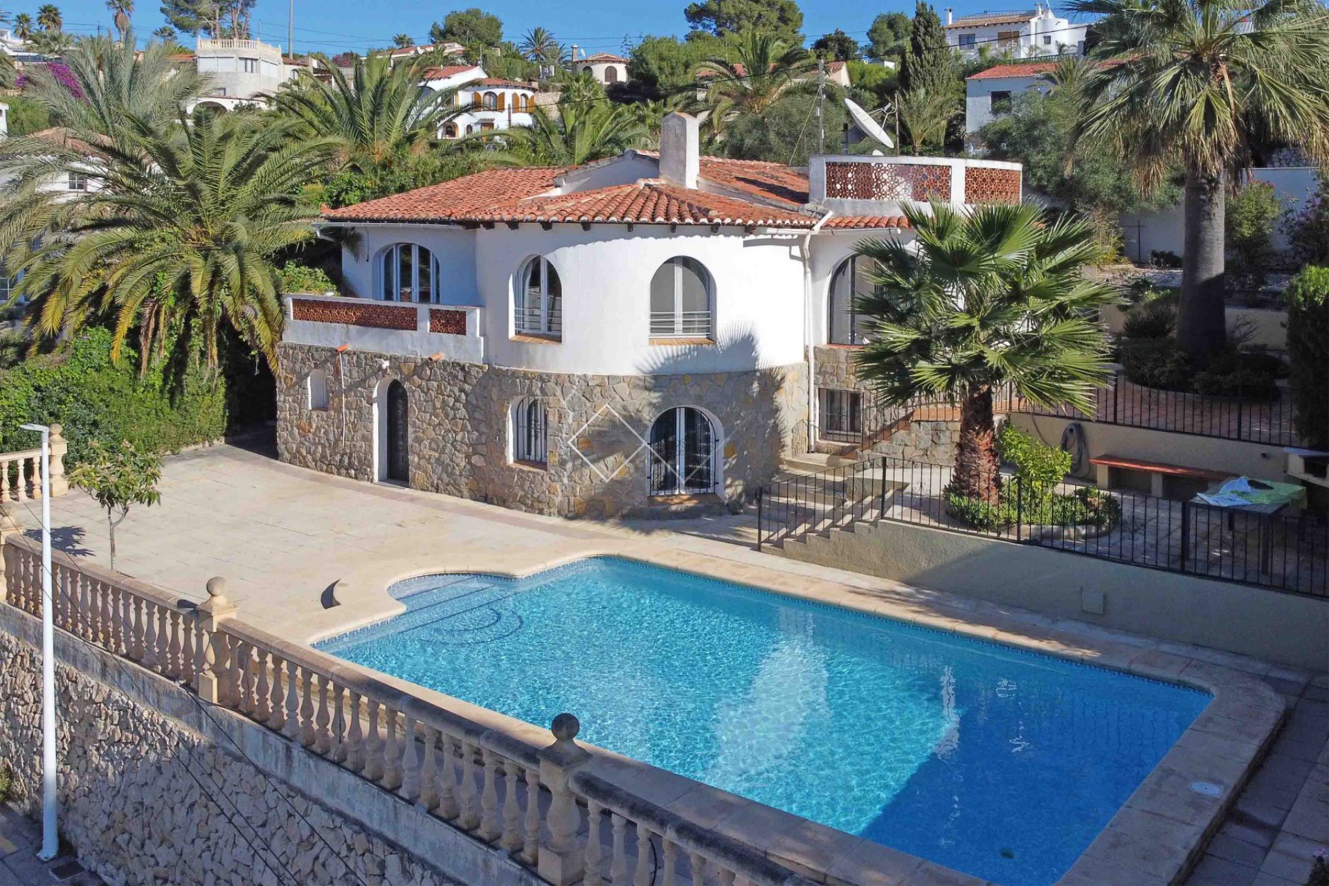 villa et piscine - Villa rénovée à vendre à Benissa, à 400m de la plage