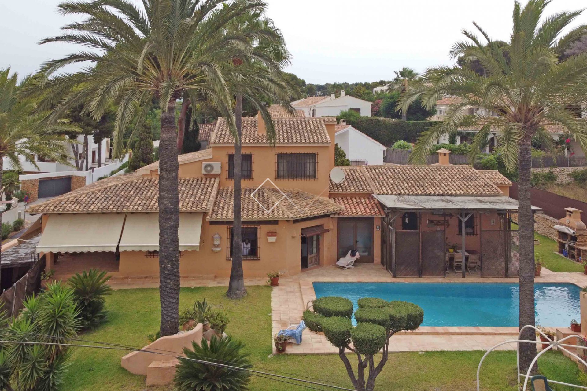 ​Villa mediterránea en Pla del Mar, Moraira; sólo 150m del centro