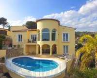 Villa modernizada en venta en Benissa con bonitas vistas (al mar) 