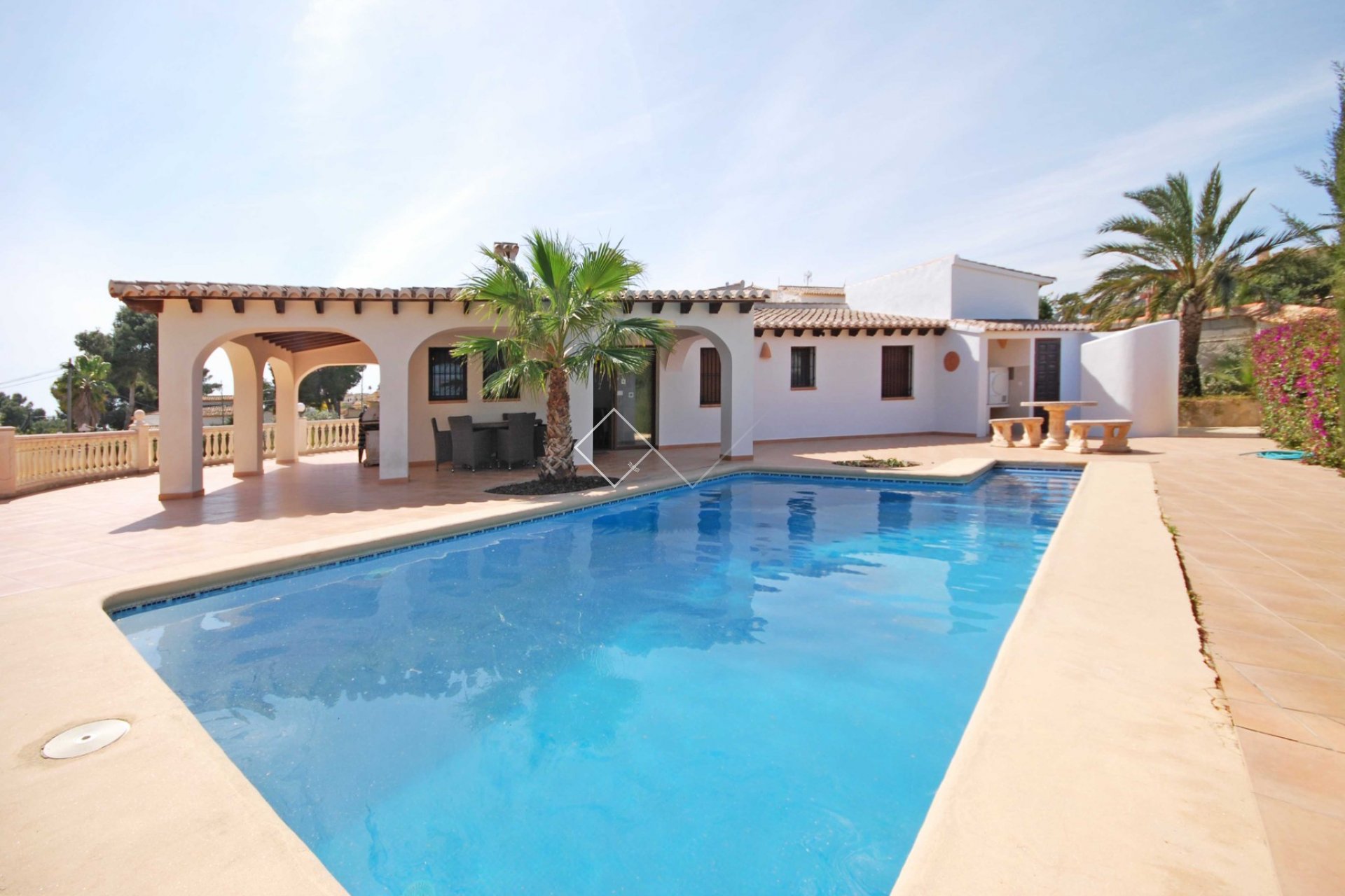 villa piscine palmier - Belle villa de plain-pied à vendre à Moraira