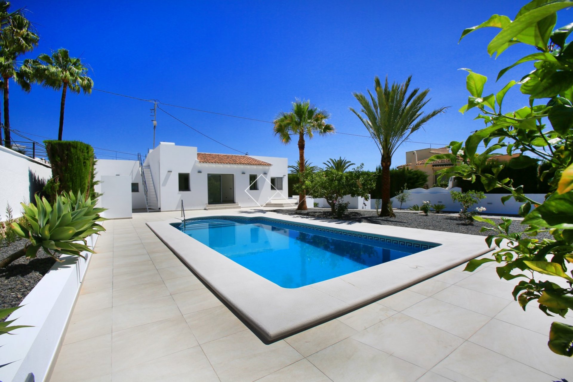 Villa rénovée à vendre à Benissa, à 200 m de la plage