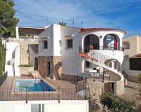 villa y piscina - Se vende villa tradicional con vista al mar en Montemar, Benissa