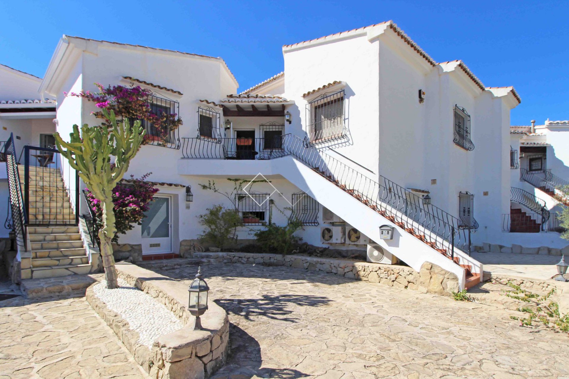 Well maintained attached villa for sale close to Moraira