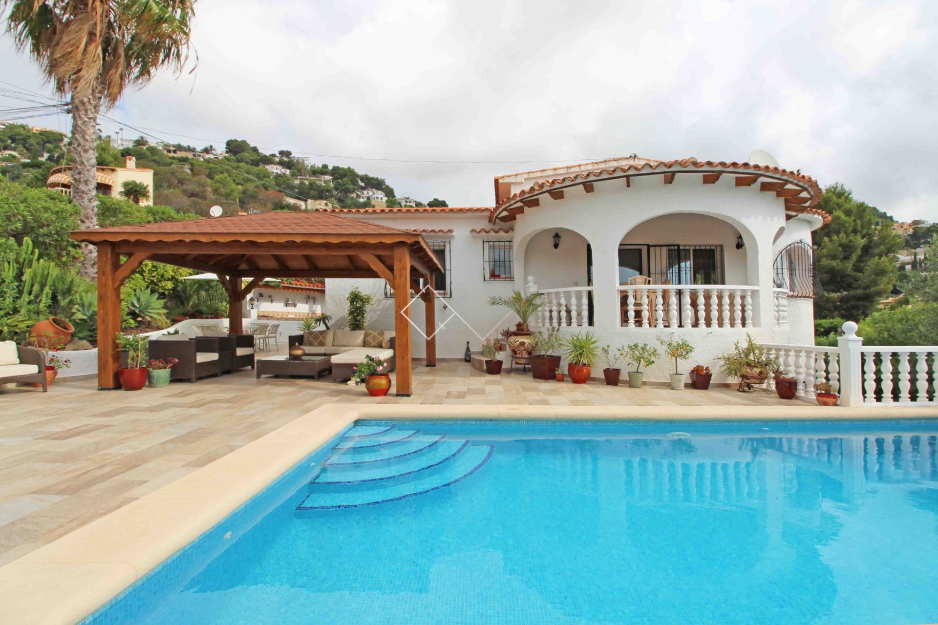 zwembad gazebo - Uitstekende villa te koop in Montemar, Benissa