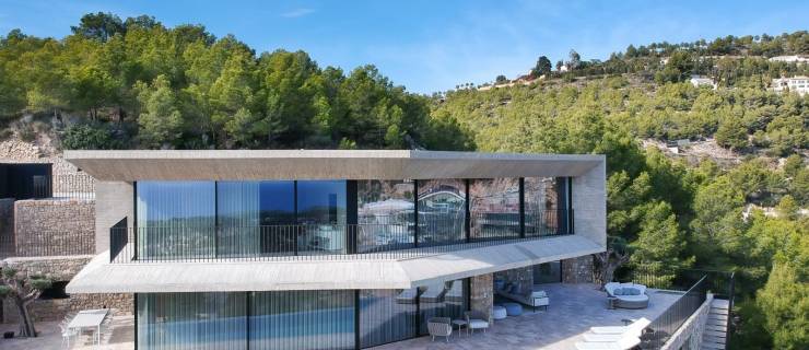 Looking for a house in Benissa? This luxury villa for sale in La Fustera will make your dreams come true