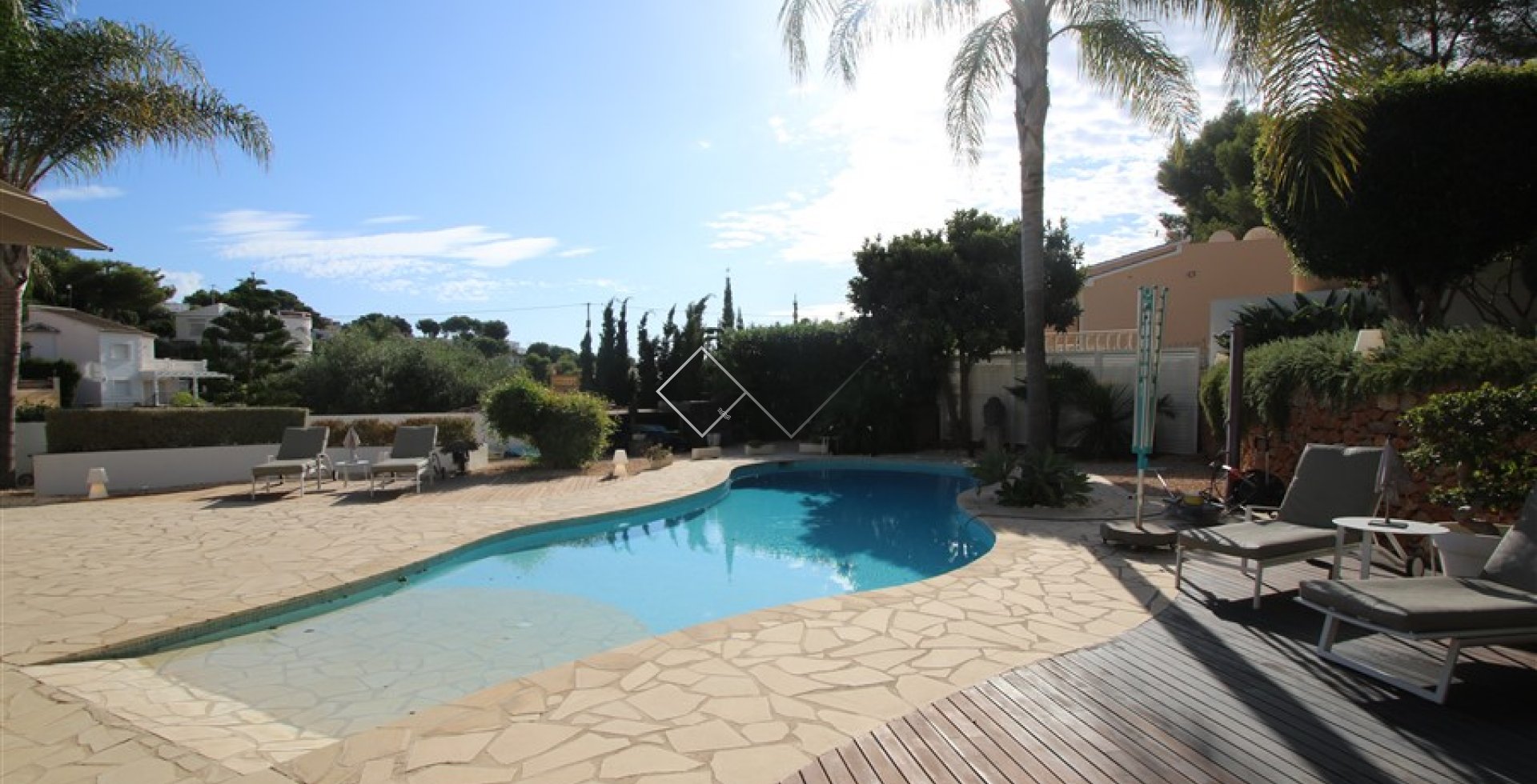 zwembad en terras - Ibiza villa te koop in Benissa met verwarmd zwembad