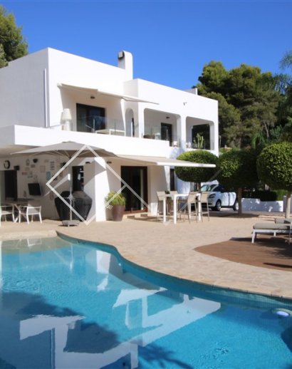 Ibiza villa te koop in Benissa met verwarmd zwembad