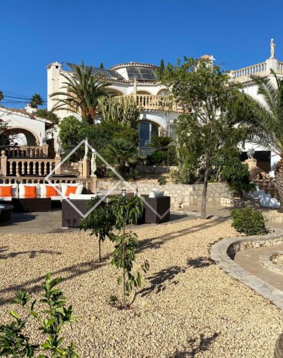 Große traditionelle Villa in Benissa, San Jaime zu verkaufen mit Meerblick von jedem Zimmer