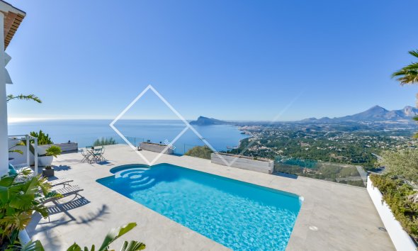 Meerblick - Wunderschön gestaltete Villa mit herrlichem Meerblick in Altea Hills zu verkaufen
