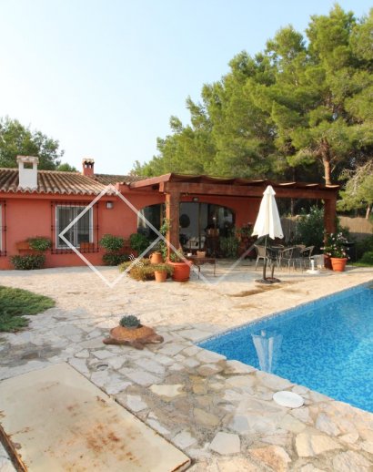 Cosy all on one level finca for sale in Teulada
