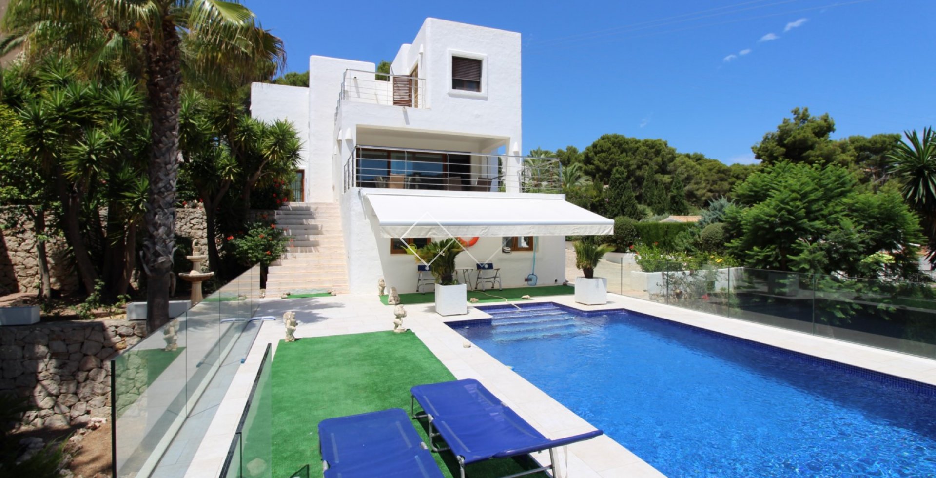 Villa te koop Moraira, El Portet, moderne uitstraling - gerenoveerd