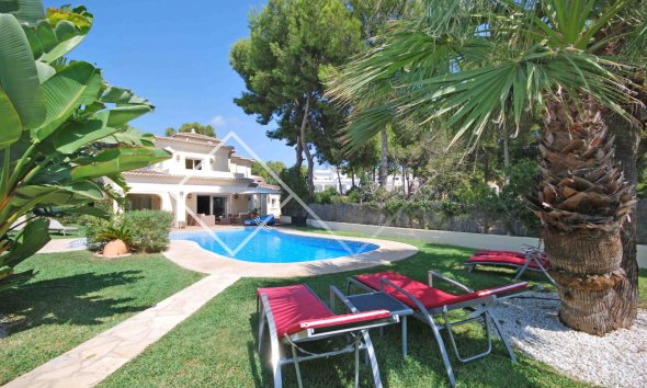 jardin engazonné - Luxueuse villa à vendre à El Portet, Moraira