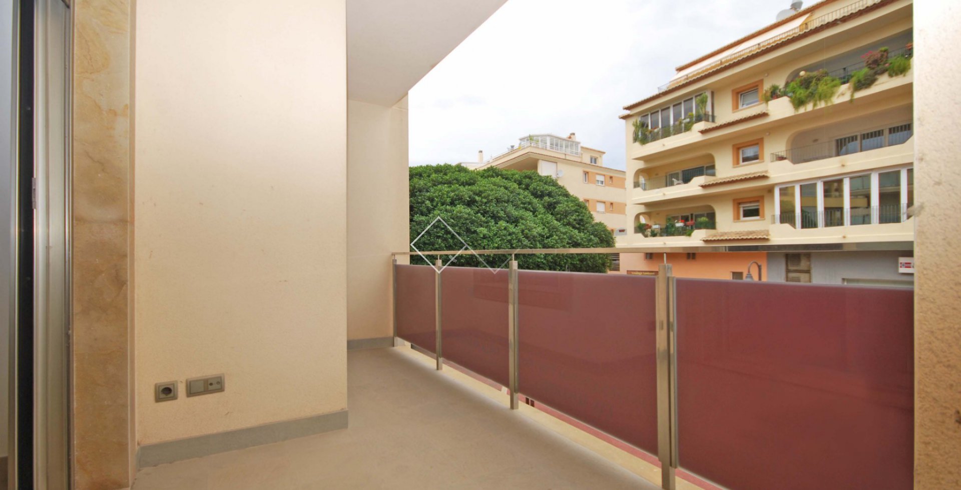 balcon - Apartamento bonito y moderno en venta en el centro de Moraira
