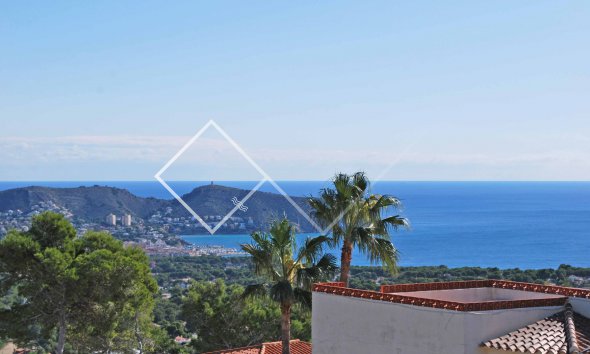 Vue sur la mer - Grande villa de style méditerranéen avec piscine à vendre à Montemar, Benissa. 