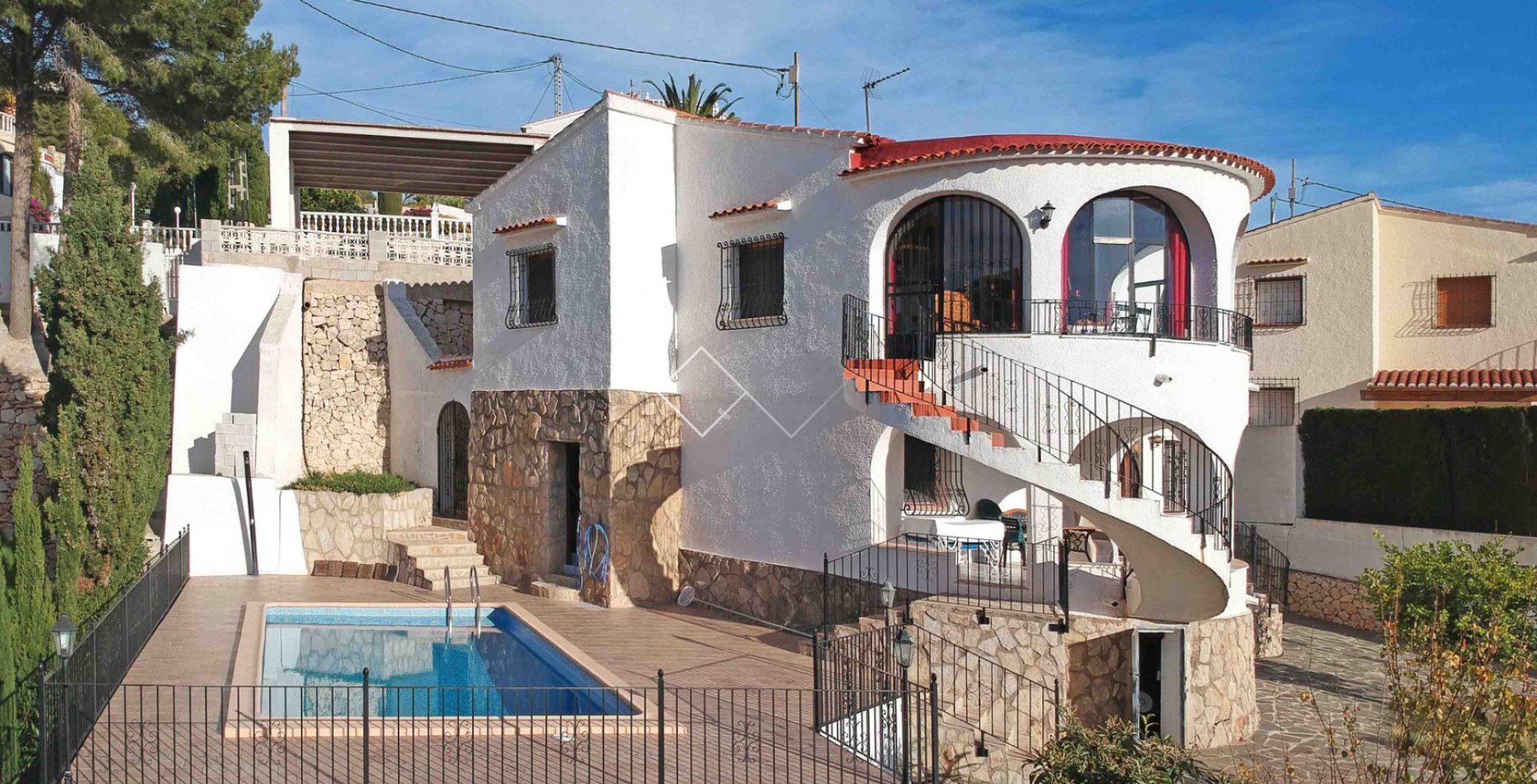 Villa und Pool - Traditionelle Meerblick-Villa zum Verkauf in Montemar, Benissa