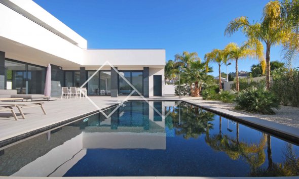draussen pool - Luxuriöse Villa im modernen Stil zu verkaufen in Vista del Valle, Moraira