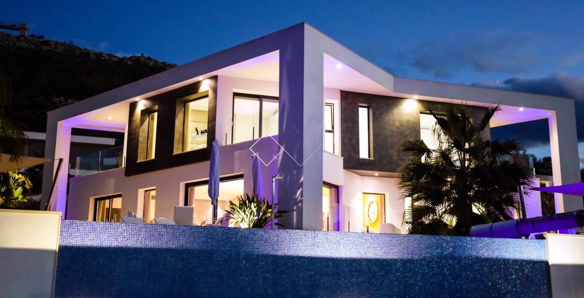 -nuit luxueuse villa moderne avec piscine et vue sur la mer à Javea