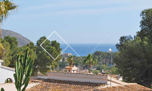 Meerblick - Attraktive Villa zu verkaufen; kurzer Fußweg nach Moraira
