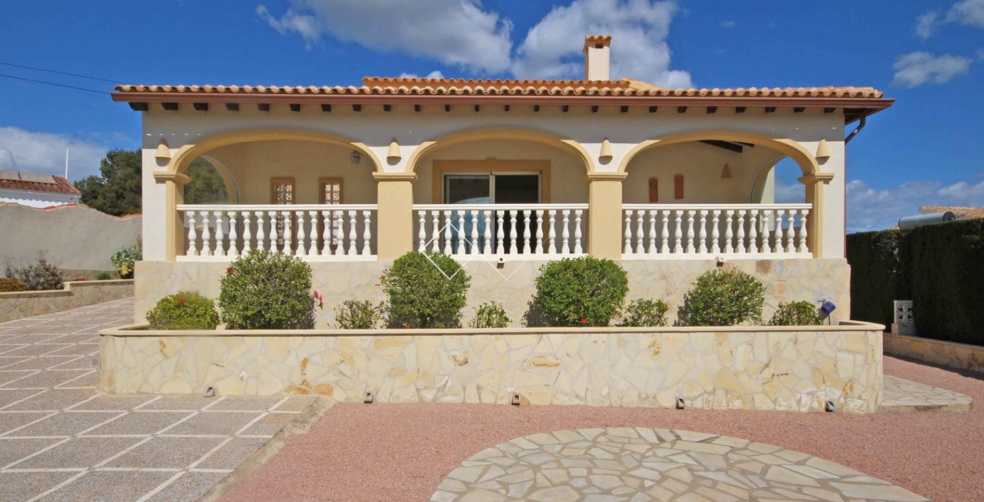 voorgevel - Te koop: gelijkvloerse villa in Tabaira, Moraira