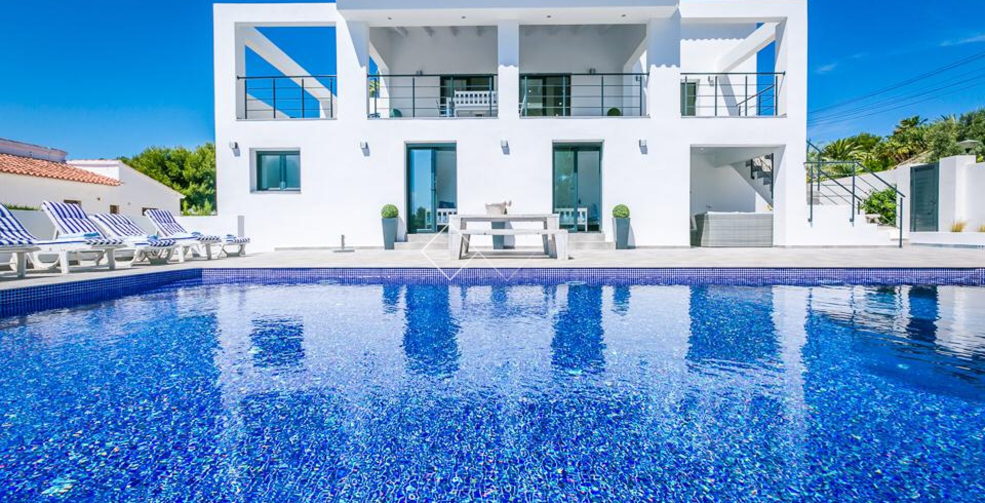 piscina villa - Impresionante villa moderna en venta en San Jaime Moraira