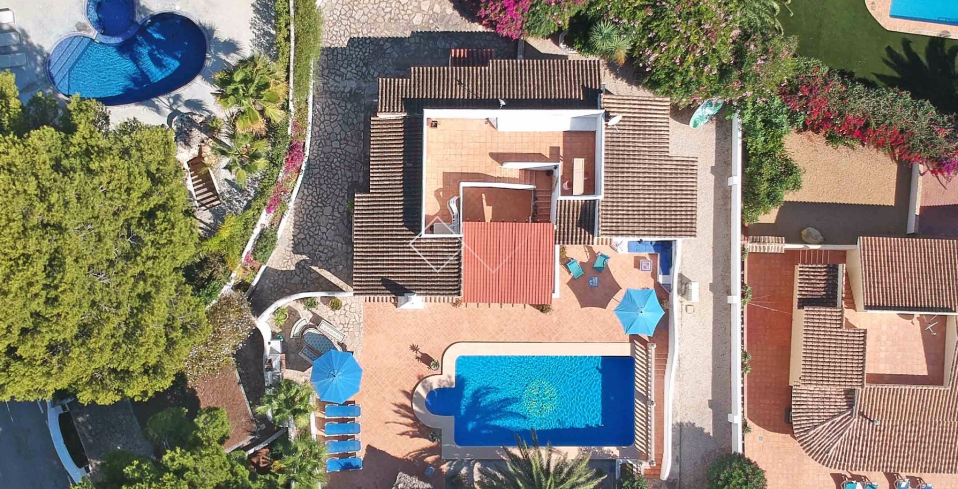 Drone - Pretty detached villa close to all amenities