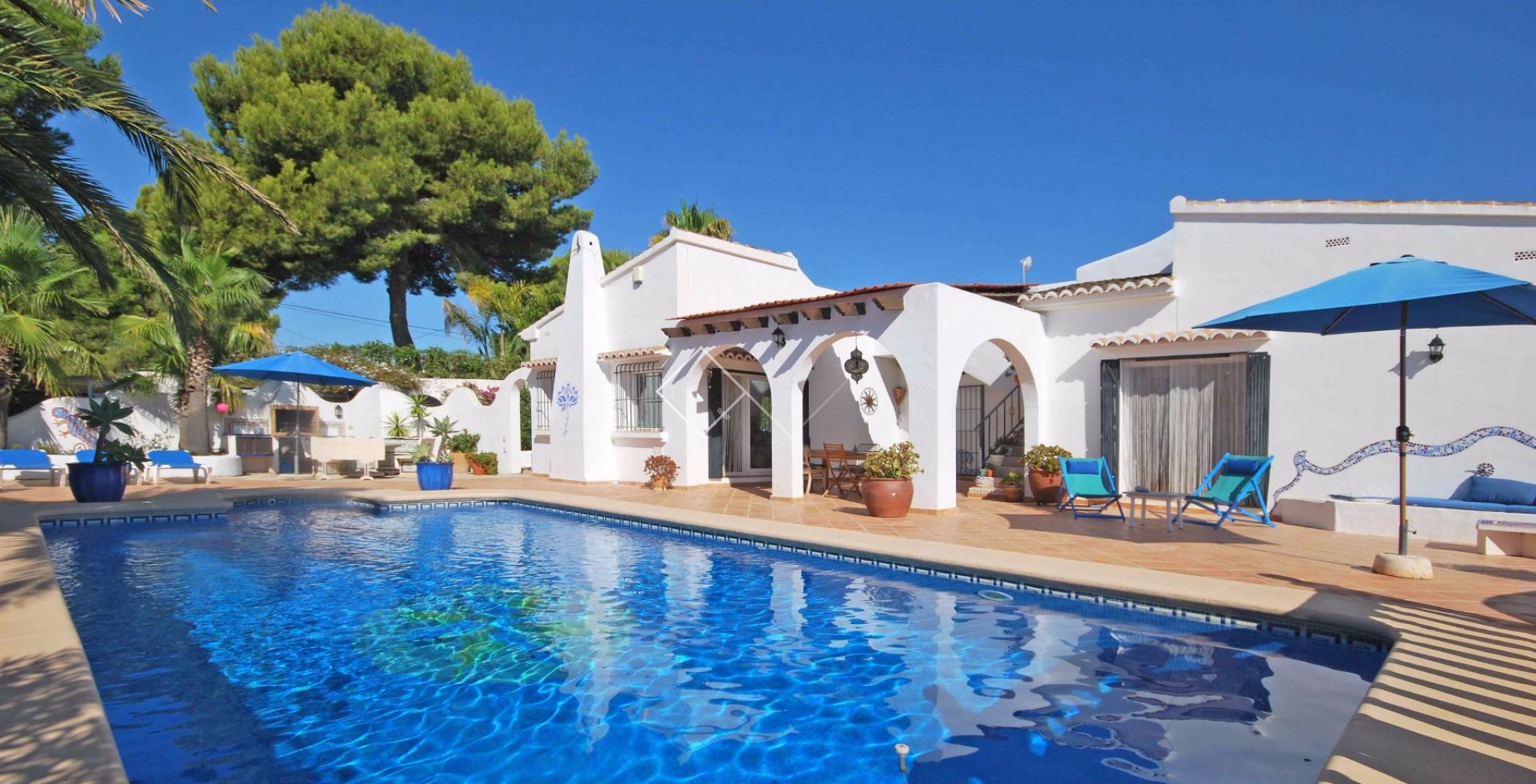 -piscina terraza Preciosa villa independiente cerca de todas las comodidades, Baladrar, Benissa