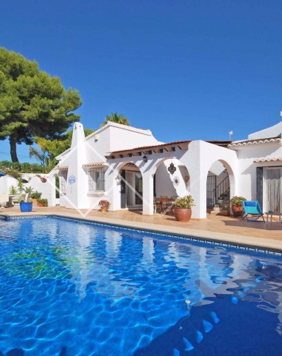 -piscine terrace Jolie villa individuelle proche de toutes les commodités, Baladrar, Benissa