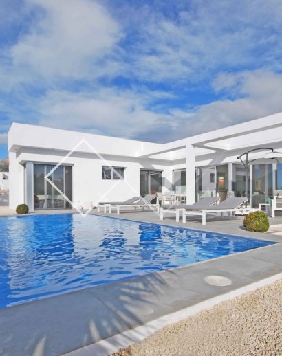 piscina - Preciosa villa moderna en venta en Enchinent, Calpe