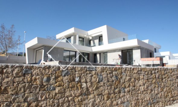 onder constructie - Moderne villa te koop in Calpe met open zicht