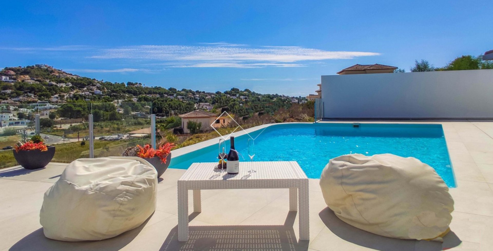 offenes Ausblick - Moderne Villa zu verkaufen nah zu Moraira, Solpark