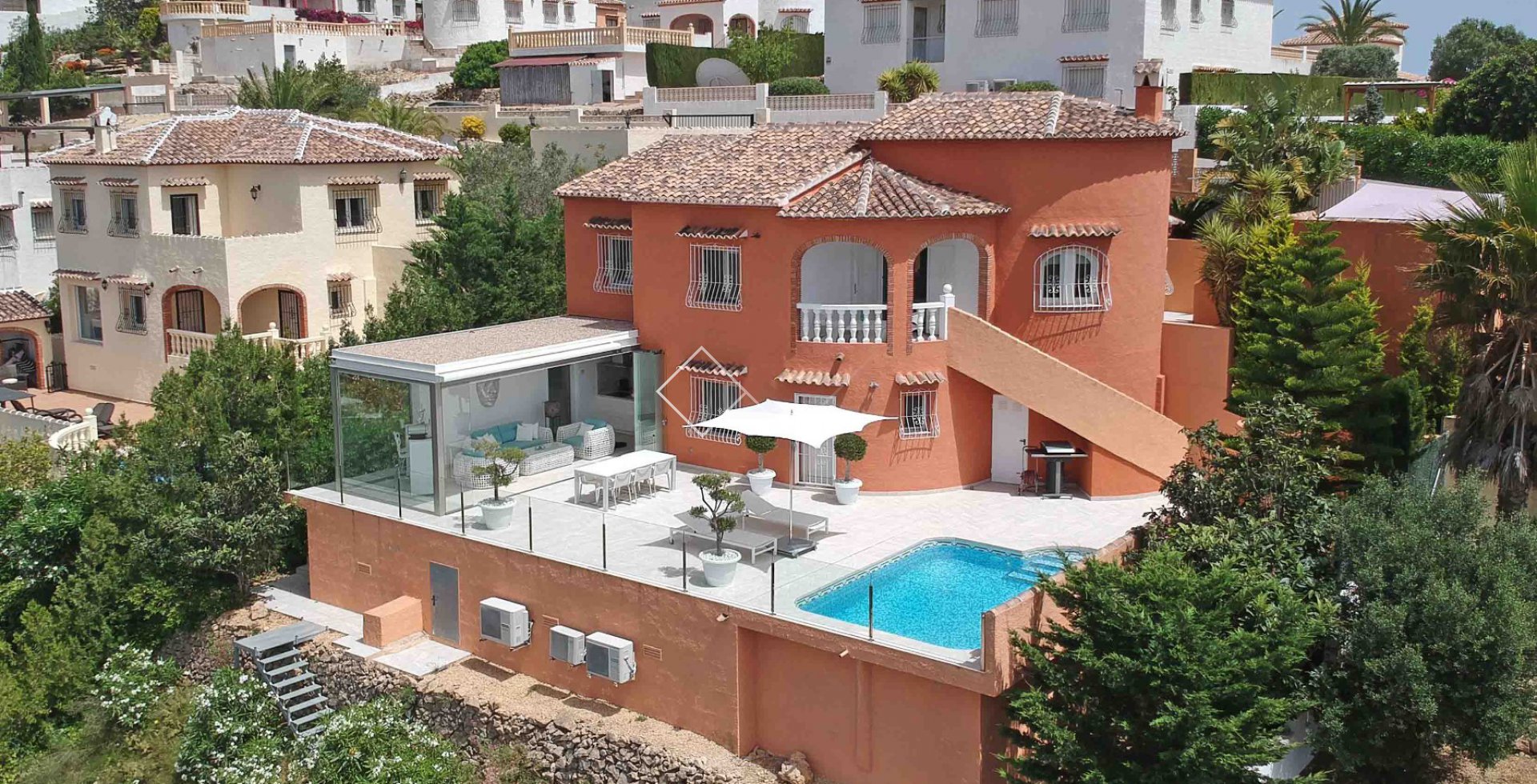 het onroerend goed - ​Volledig gerenoveerde villa te koop met open zeezichtin Pedreguer
