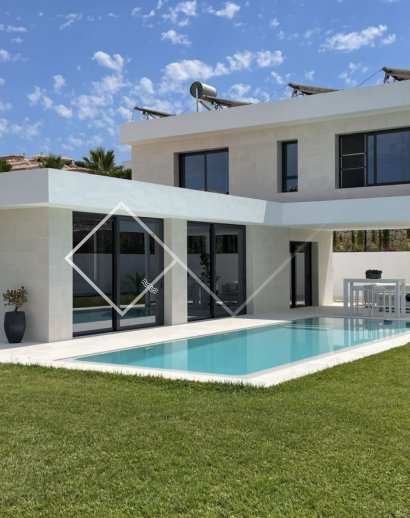 Moderne Villa zum Verkauf in der Nähe von Strand und Zentrum von Calpe