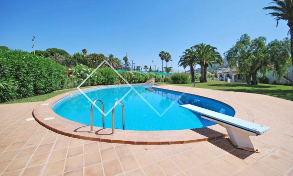 gemeenschappelijk zwembad - ​Mooie geschakelde woning te koop in Solpark, Moraira