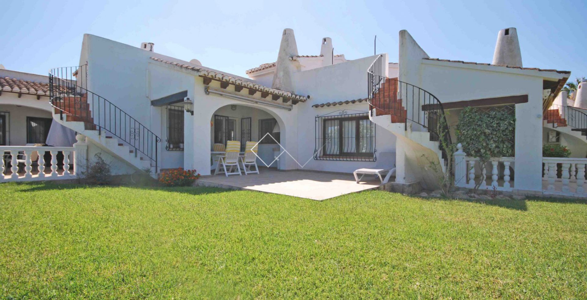 corner house - Lovely attached house for sale in Solpark, Moraira