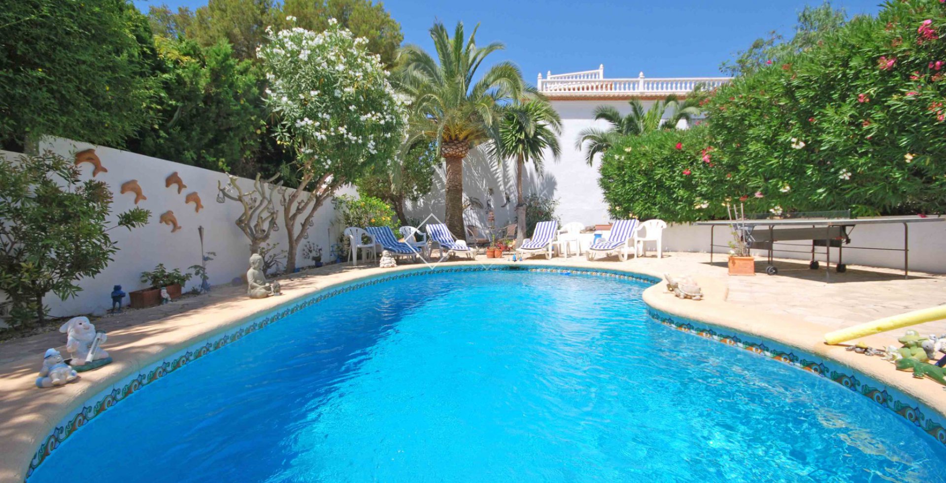 pool terrace - Excellent villa for sale in Moravit, Moraira
