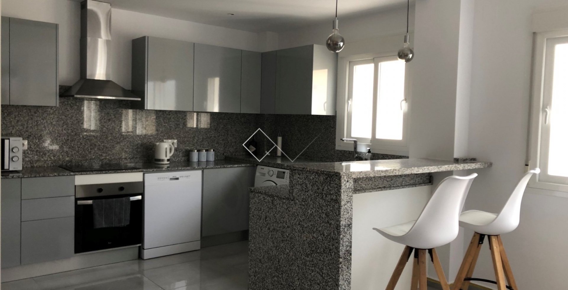 cocina abierta - Moderno apartamento en venta en el centro de Teulada